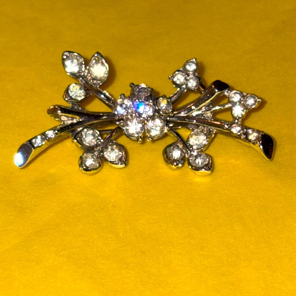 Vintage coro crystal floral brooch